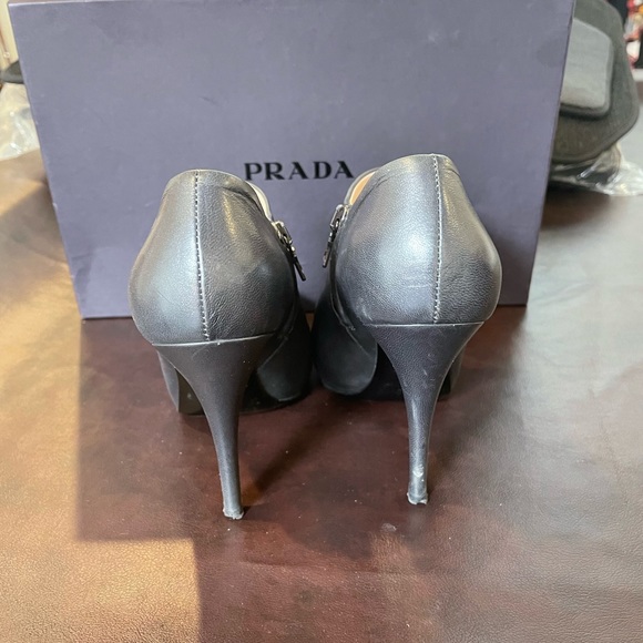 Prada - Picture 5 of 5